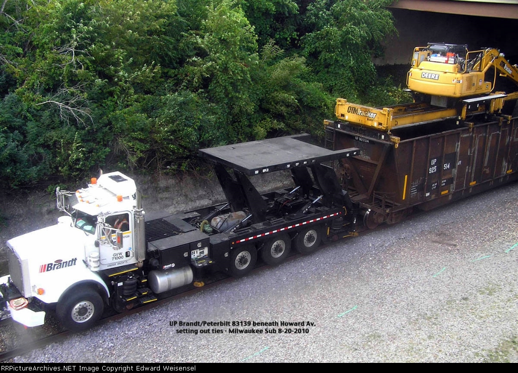 UP 83139 Brandt OTM with John Deere TMDS tie/rail picker